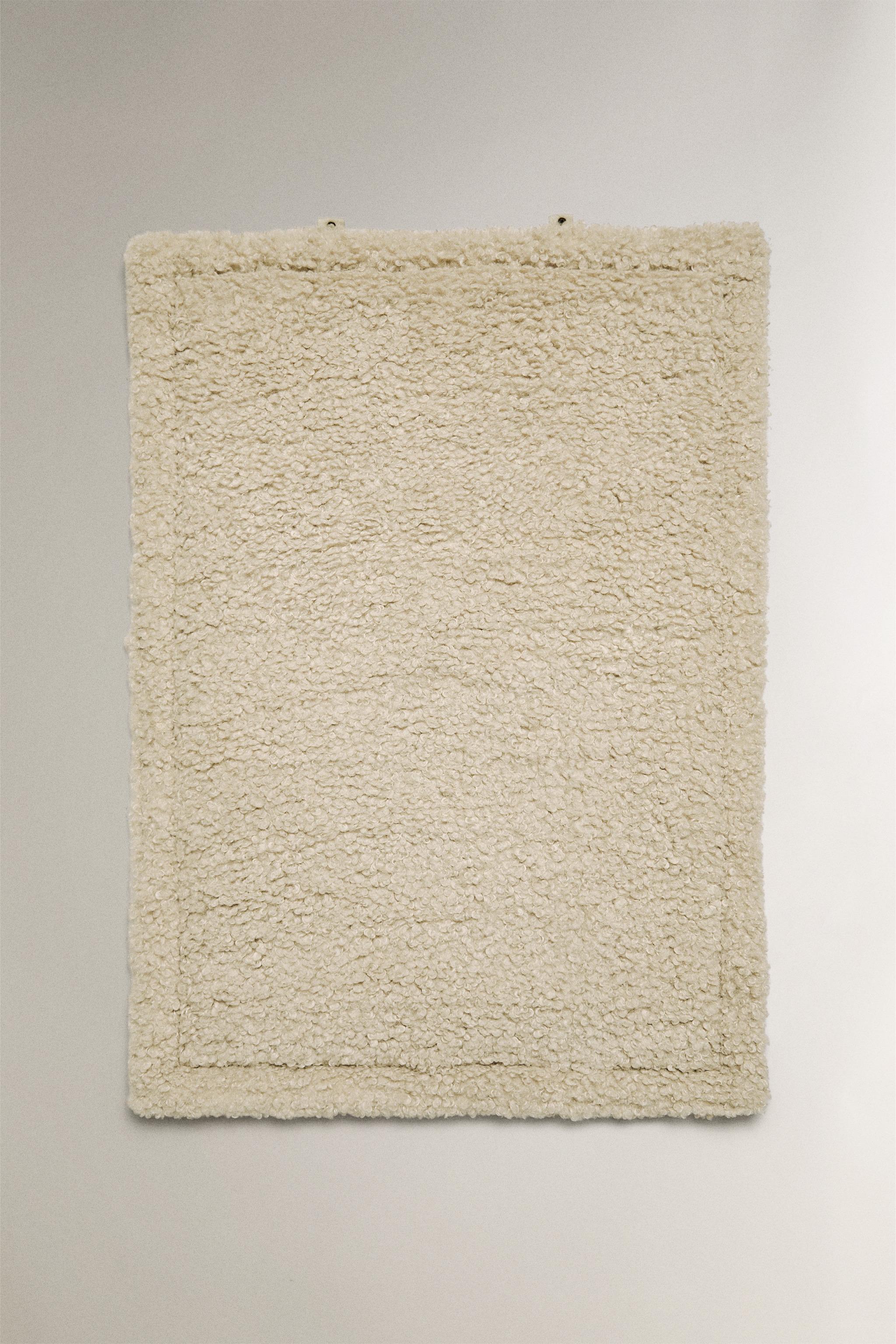 ROLL-UP PET FLOOR BLANKET